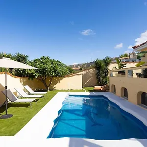 https://villa-la-paz-piscina-privada-vista-mar-y-teide-sauzal.in-canary-islands.com